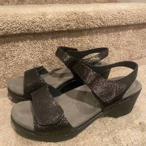 Dansko Womens Black and sparkly Comfort Wedge Sandals size 40